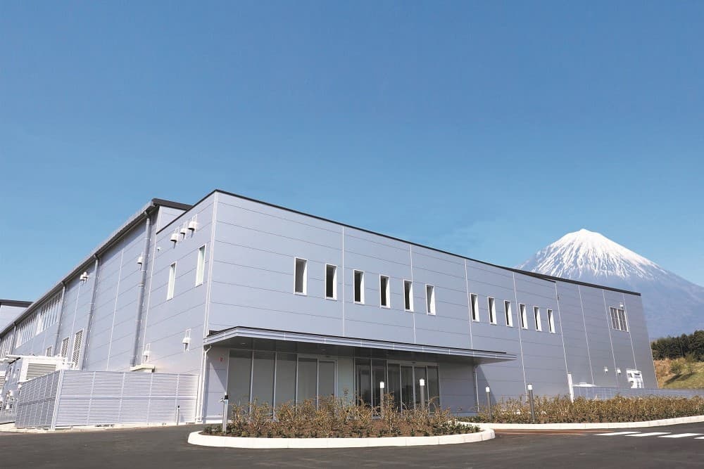 国際的な品質・衛生基準を満たした製造工場の外観